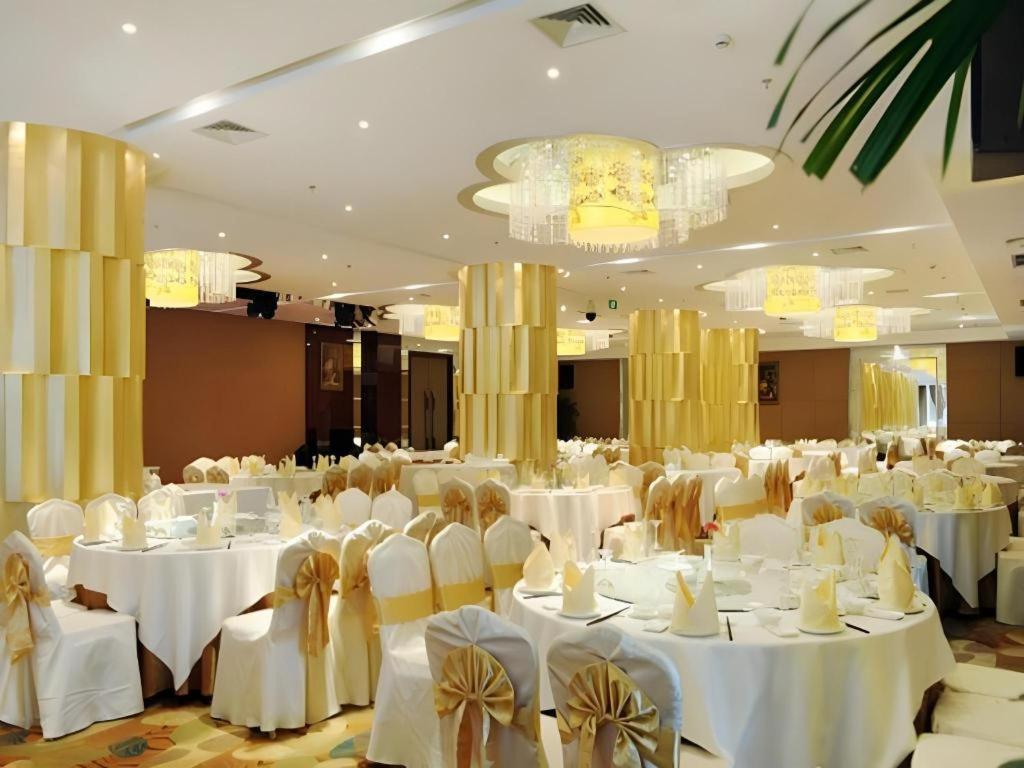 Chengdu Yinsheng International Hotel Supoqiao Extérieur photo