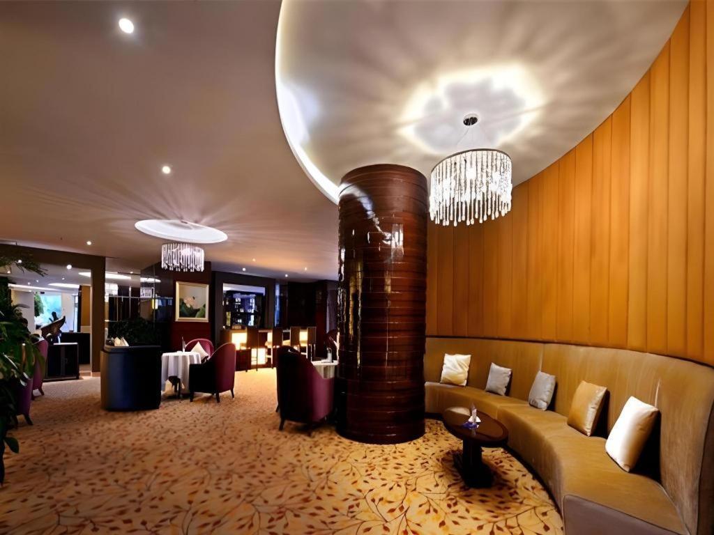 Chengdu Yinsheng International Hotel Supoqiao Extérieur photo