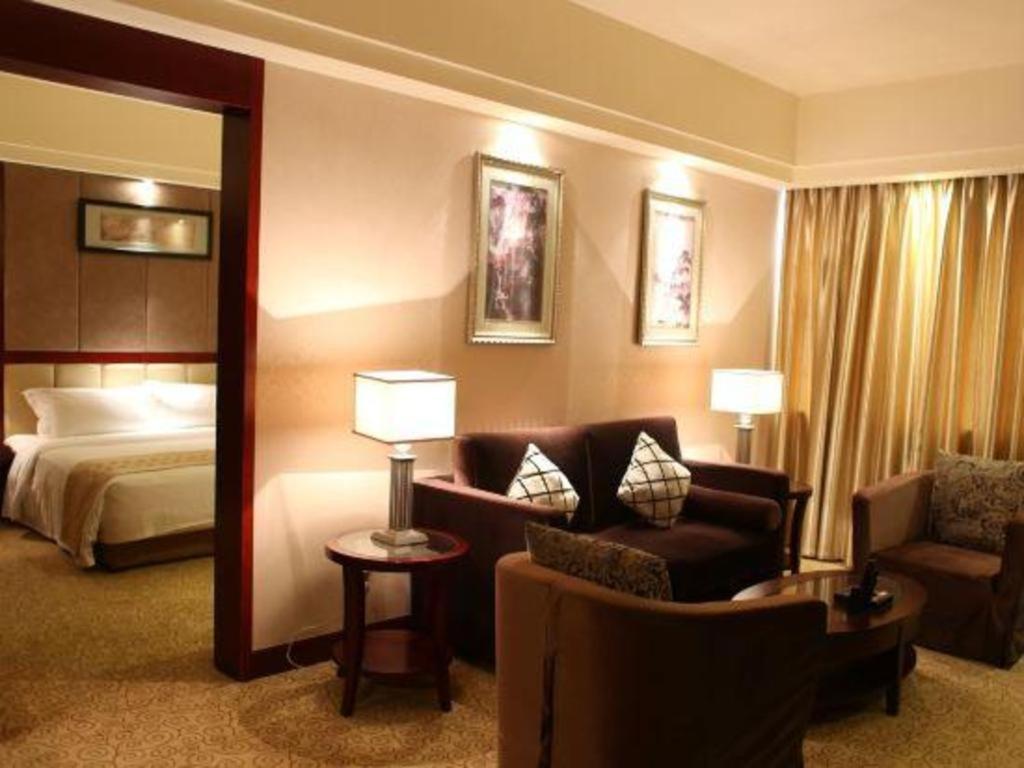 Chengdu Yinsheng International Hotel Supoqiao Extérieur photo