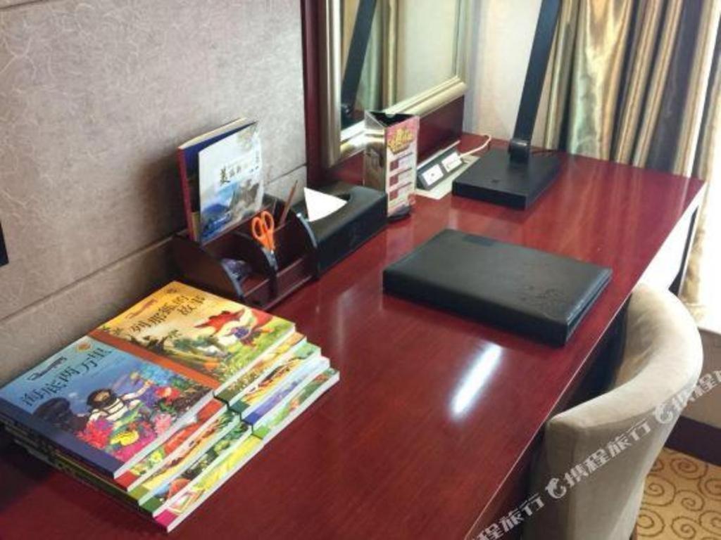 Chengdu Yinsheng International Hotel Supoqiao Extérieur photo