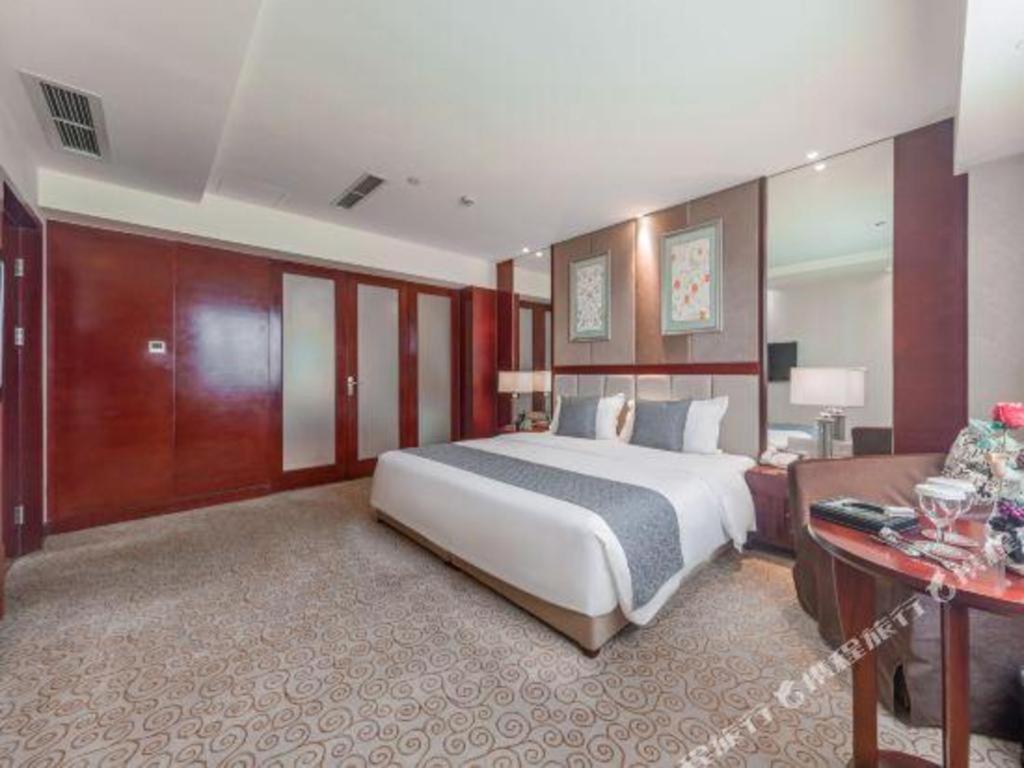 Chengdu Yinsheng International Hotel Supoqiao Extérieur photo