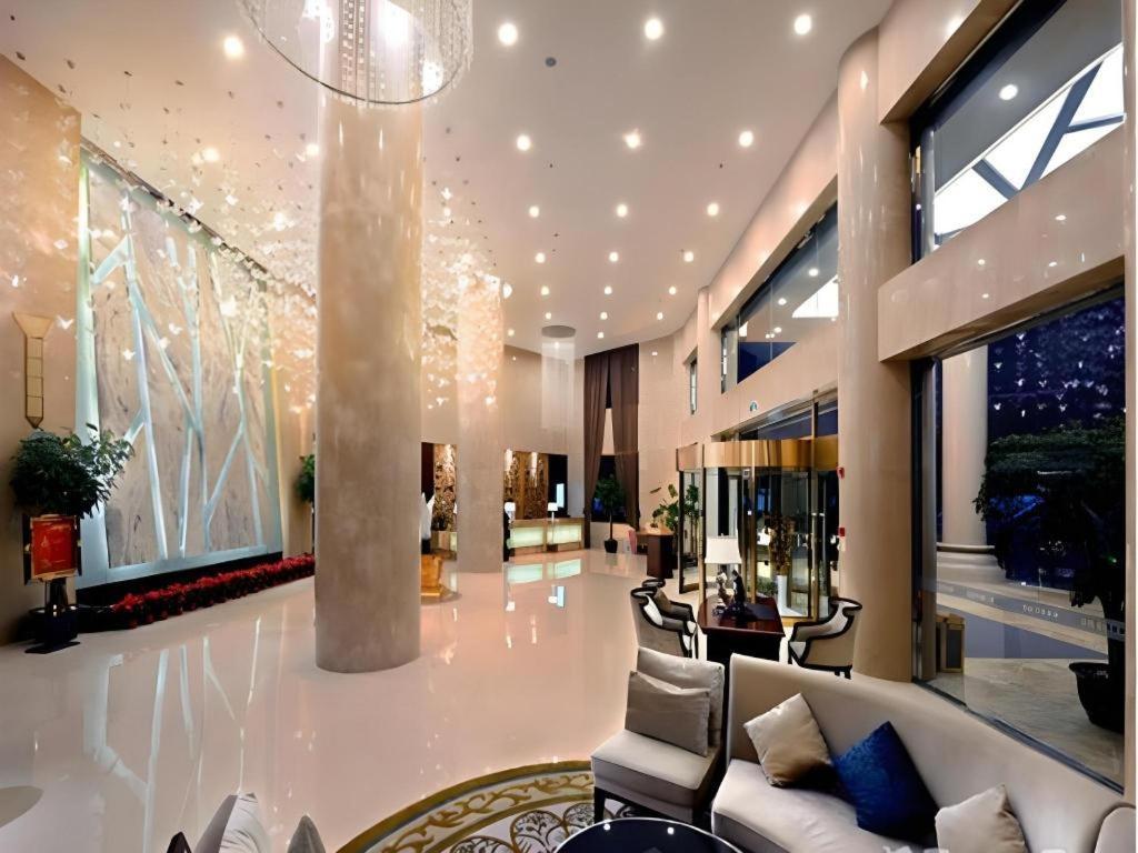 Chengdu Yinsheng International Hotel Supoqiao Extérieur photo