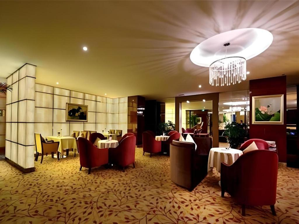 Chengdu Yinsheng International Hotel Supoqiao Extérieur photo